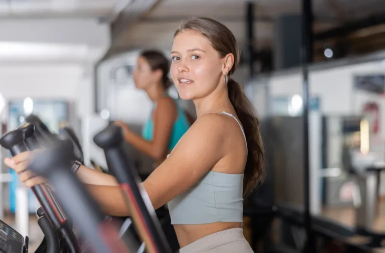 Lee más sobre el artículo ¡Celebra la Navidad con un estilo de vida saludable en nuestro gimnasio!